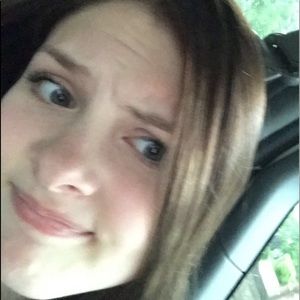 Meet your Posher, Caitlin